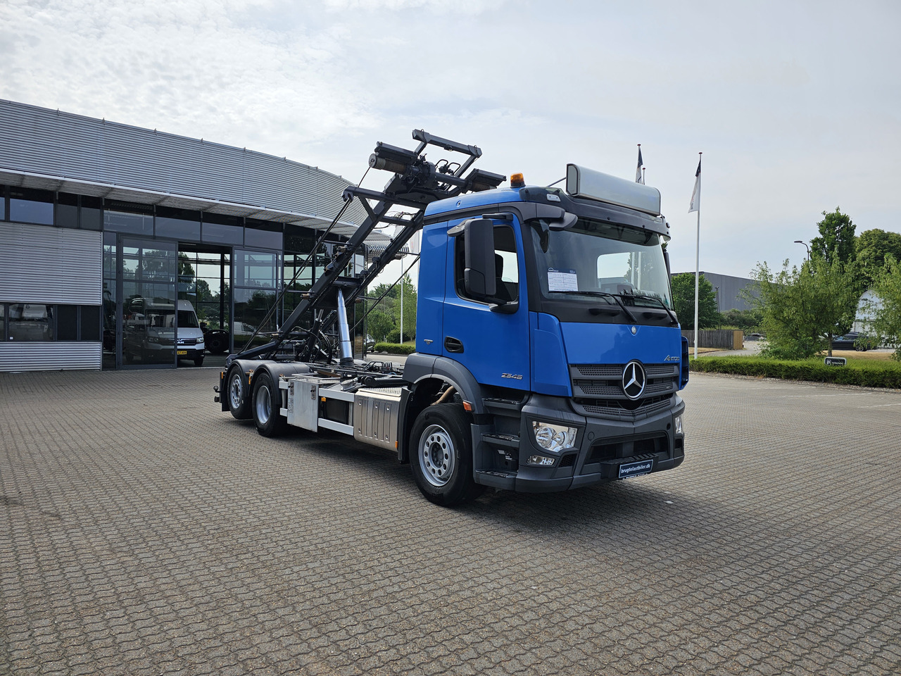 Container transporter/ Swap body truck, Crane truck Mercedes Antos 2546 6x2 Euro 6: picture 7