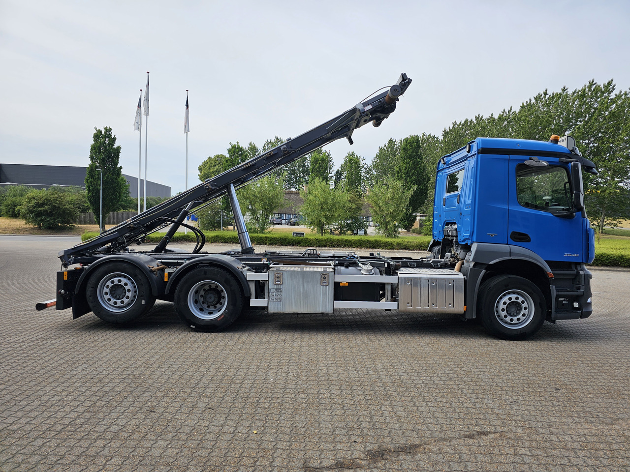 Container transporter/ Swap body truck, Crane truck Mercedes Antos 2546 6x2 Euro 6: picture 6