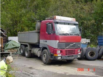 Curtain side truck VOLVO: picture 1