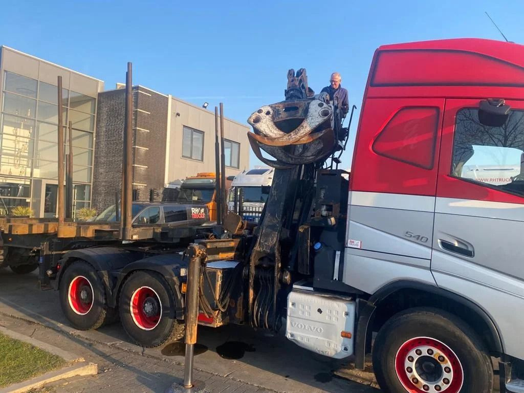 Logging truck, Crane truck Volvo FH 540 6X4 EURO 6 + EPSILON S260Z96 + TRAILER 4: picture 11