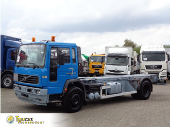 Cab chassis truck VOLVO FL 250