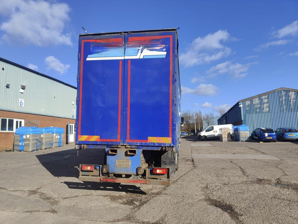 Curtain side truck Volvo FM9-300 6X2 Curtain side: picture 6