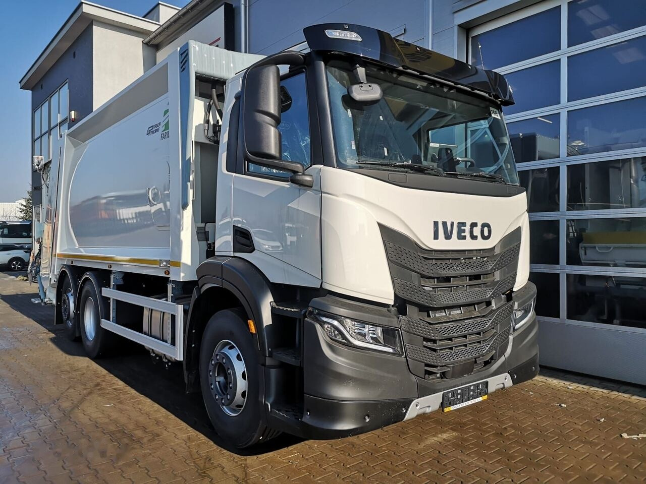 New Garbage truck IVECO S Way: picture 2