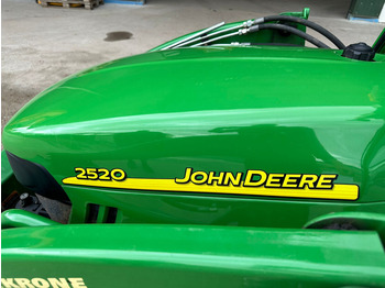 John Deere 2520 - Municipal tractor: picture 4
