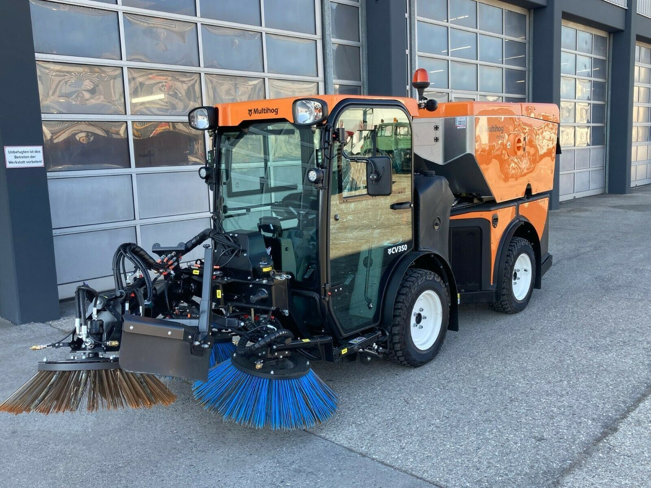 New Road sweeper Multihog CV350: picture 2