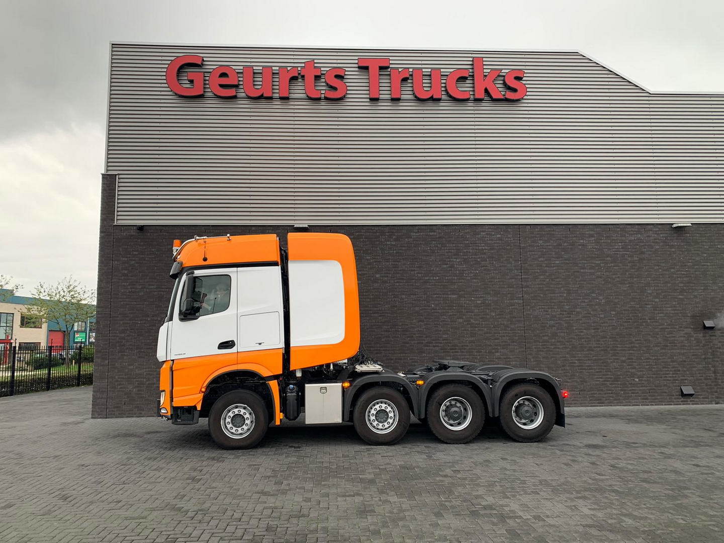Geurts Trucks B.V. - Material handling equipment undefined: picture 35