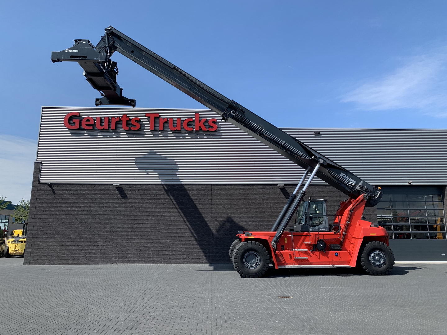 Geurts Trucks B.V. - Material handling equipment undefined: picture 31