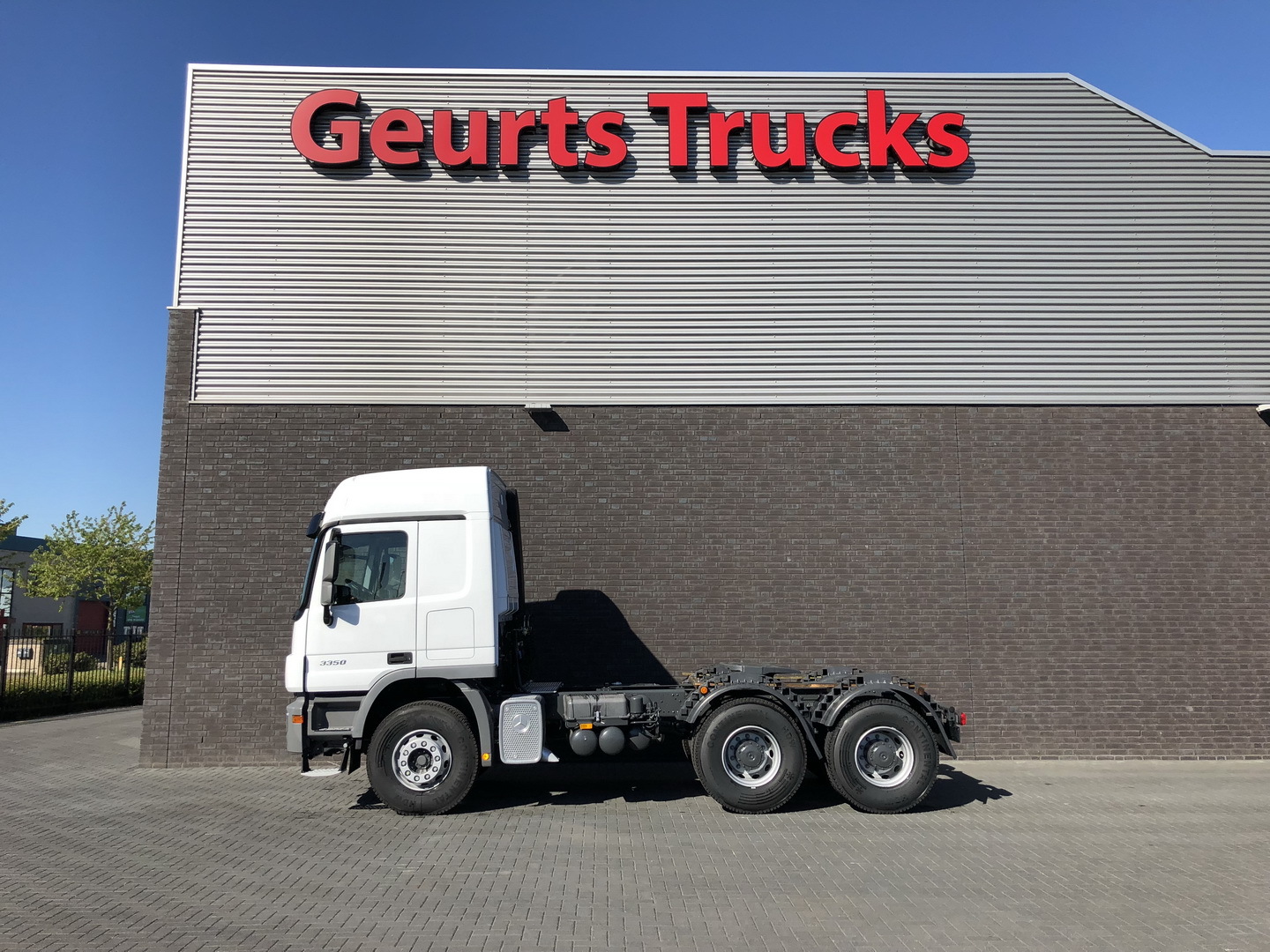 Geurts Trucks B.V. - Material handling equipment LINDE undefined: picture 34
