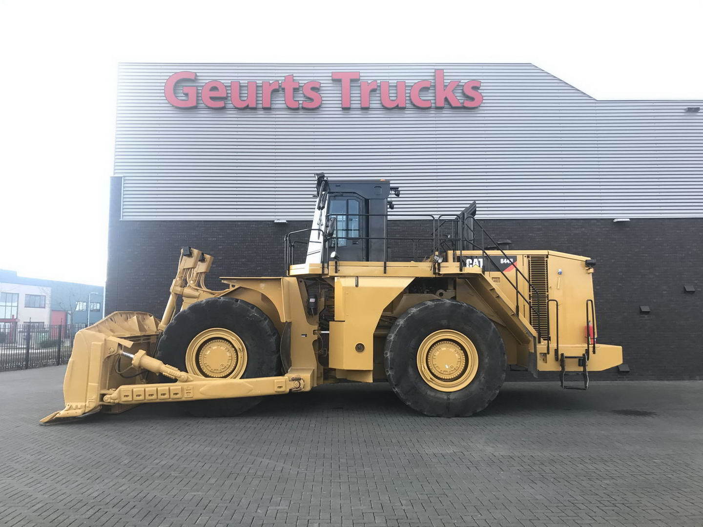 Geurts Trucks B.V. - Material handling equipment undefined: picture 18