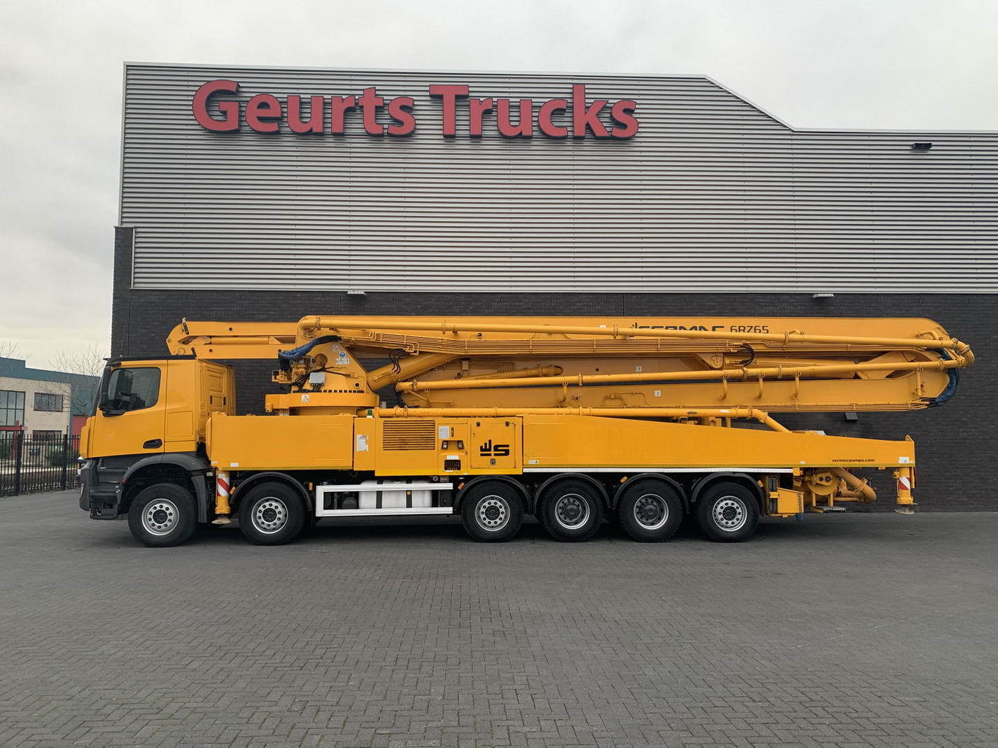 Geurts Trucks B.V. - Material handling equipment undefined: picture 20