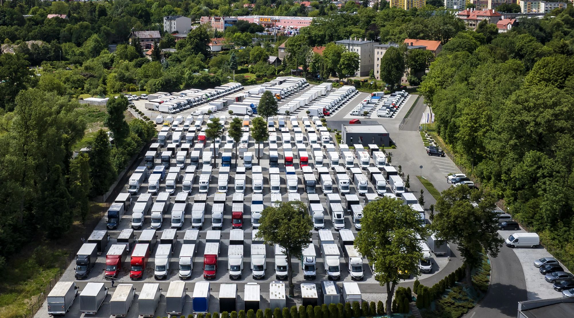 AUTO-PLUS DEALER undefined: picture 2