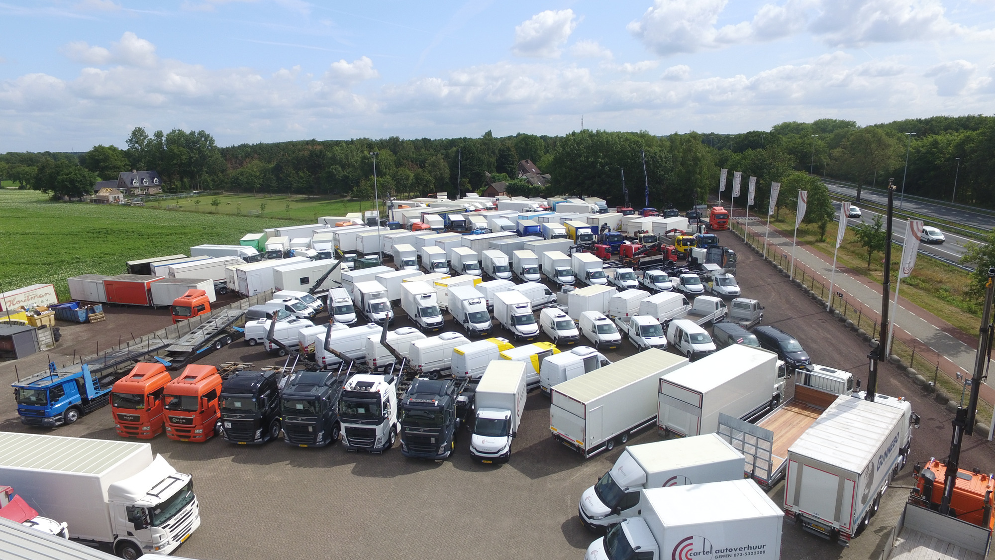 COPPENS TRUCKS BV - Trucks MERCEDES-BENZ Actros - Year: 2021 undefined: picture 2