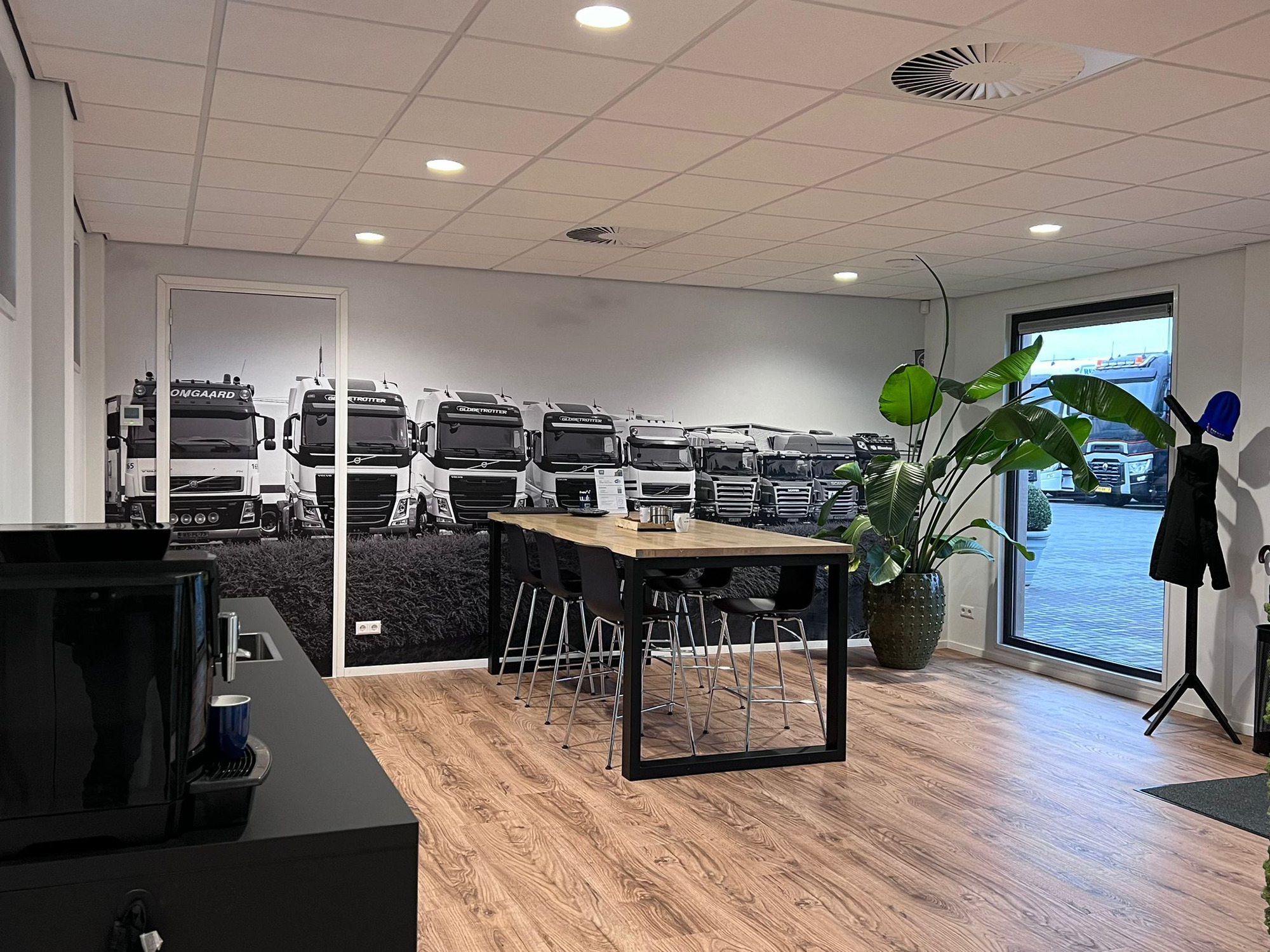 LVS Used TRUCKS - Trucks MERCEDES-BENZ - 6x2 undefined: picture 5