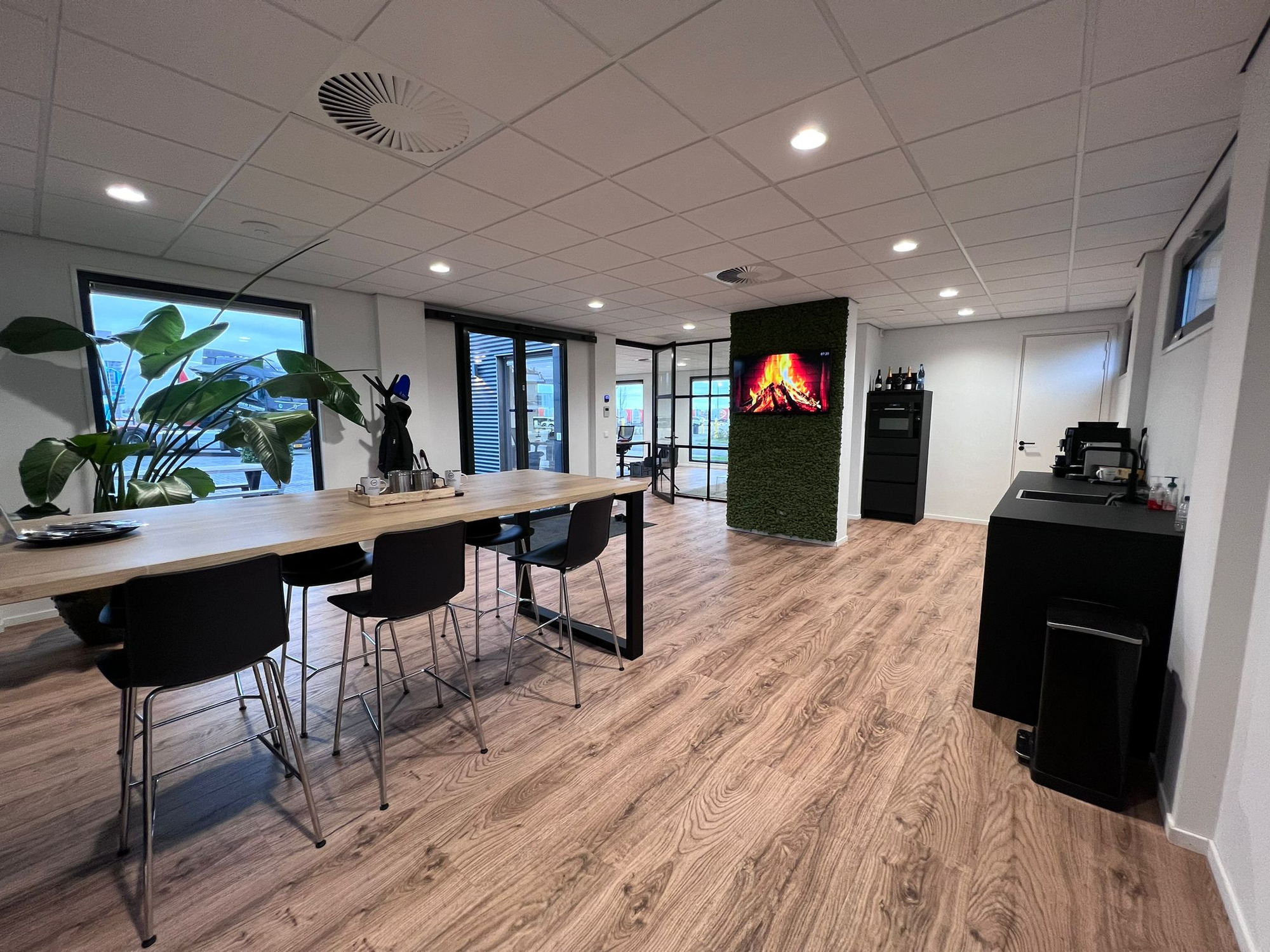 LVS Used TRUCKS - Trucks MERCEDES-BENZ - 6x2 undefined: picture 4