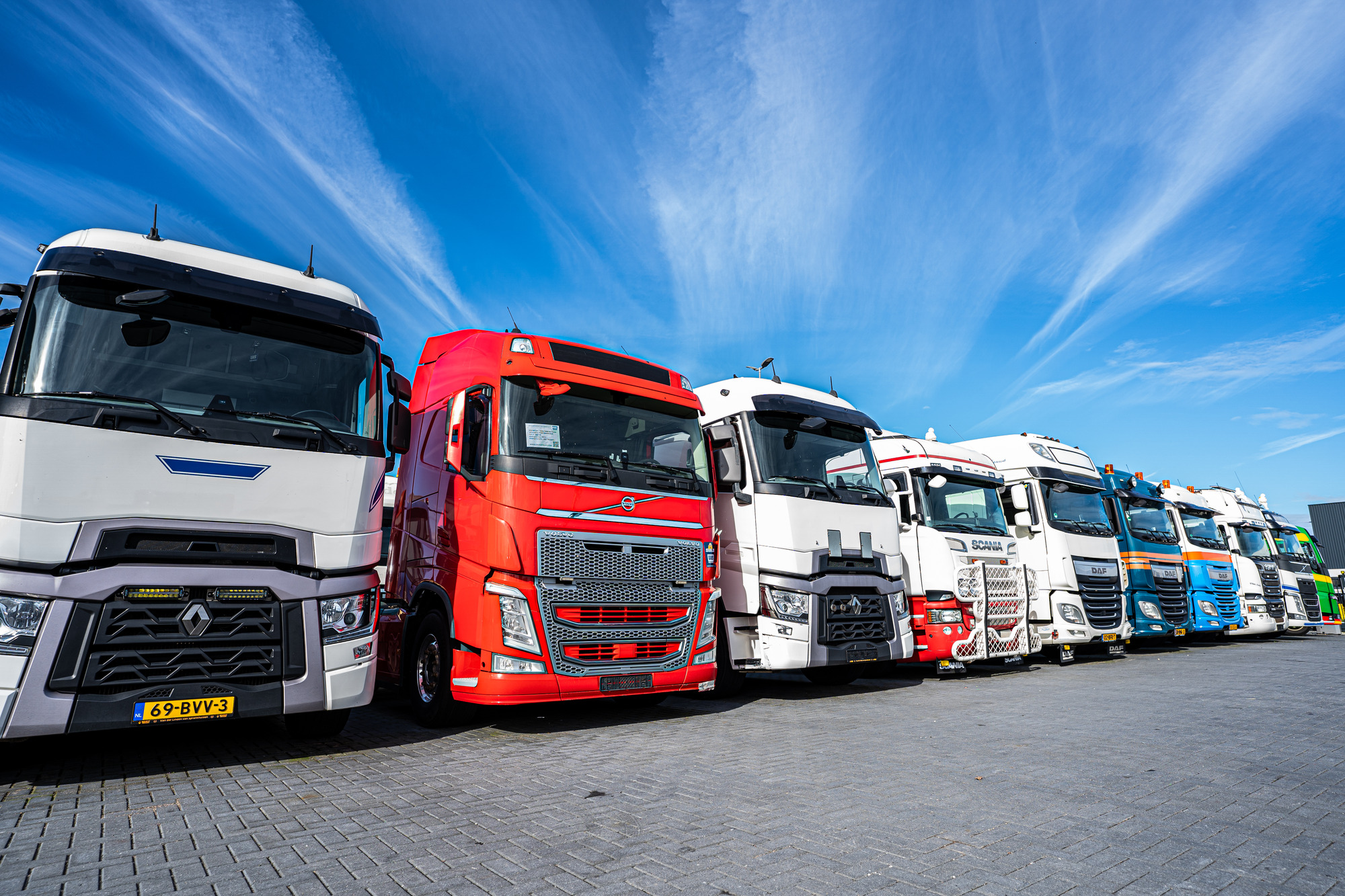 LVS Used TRUCKS - Trucks MERCEDES-BENZ - 6x2 undefined: picture 1