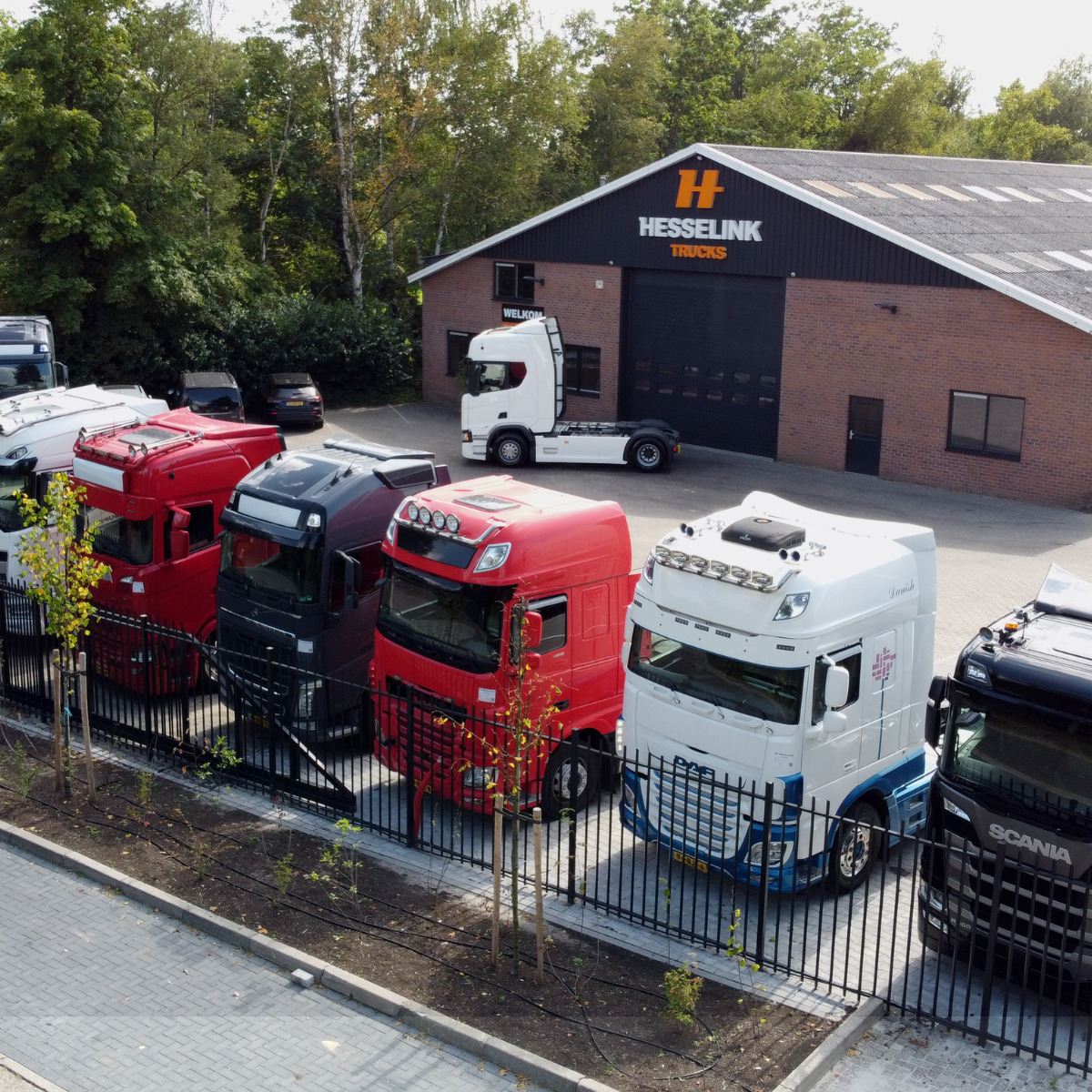 Hesselink Trucks B.V. - vehicles for sale undefined: picture 8