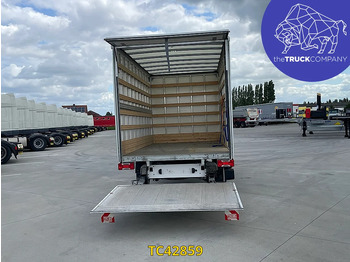 Closed box van VOLKSWAGEN Crafter