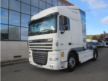 Tractor truck DAF XF 105 460