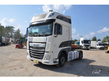 Tractor truck DAF XF 460