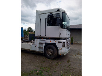Tractor truck RENAULT Magnum 440