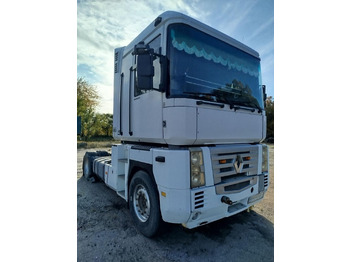 Tractor truck RENAULT Magnum 440