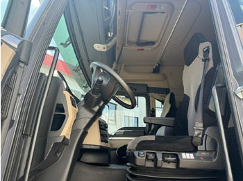 Interior photo 1: Logging truck, Crane truck MAN TGS 26.500 6X4H-4 BL TGS 26.500 6X4H-4 BL, PriTarder, HydroDrive, Lenk-/Lift, Heckkran Epsilon M130Z83 Interior photo 1: Logging truck, Crane truck MAN TGS 26.500 6X4H-4 BL TGS 26.500 6X4H-4 BL, PriTarder, HydroDrive, Lenk-/Lift, Heckkran Epsilon M130Z83