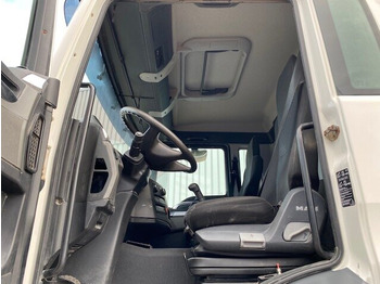 Interior photo 1: Tanker truck MAN TGS 40.400 6x4 BB TGS 40.400 6x4 BB mit 20.000l Tank