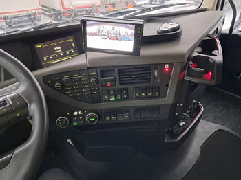 Container transporter/ Swap body truck Volvo FH 13 500: picture 4