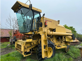 Combine harvester NEW HOLLAND