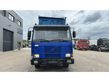 Tipper Volvo FL 12.380 (8X4 /STEEL SUSP. / BOITE MANUELLE / MANUAL GEARBOX): picture 2
