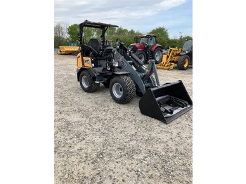 Compact loader GIANT