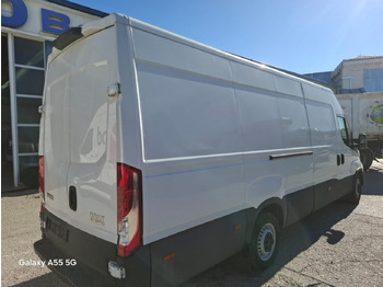 Passenger van IVECO Daily 35S16V A8: picture 4