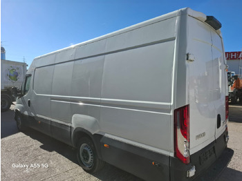 Passenger van IVECO Daily 35S16V A8: picture 3