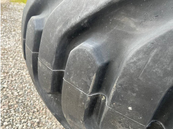 Wheel and tire package Goodyear 23,5-25 Volvo A25 C: picture 3