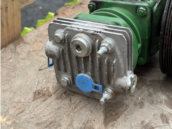 Air brake compressor for Agricultural machinery John Deere 8R 8RX 250 310 370 410 Kompresor Powietrza RE585794: picture 3 Air brake compressor for Agricultural machinery John Deere 8R 8RX 250 310 370 410 Kompresor Powietrza RE585794: picture 3
