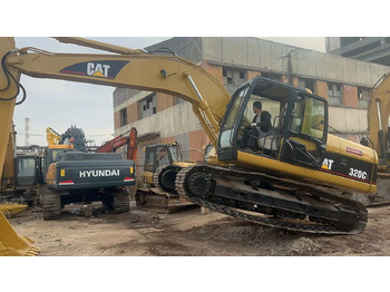 Crawler excavator CATERPILLAR 320C: picture 4