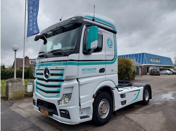 Tractor truck MERCEDES-BENZ Actros 1842