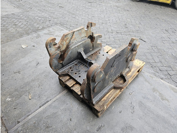 Quick coupler for Construction machinery kopplaat cw55s  cw45s demarec dubbele kopplaat cw45s cw55s demarec: picture 3