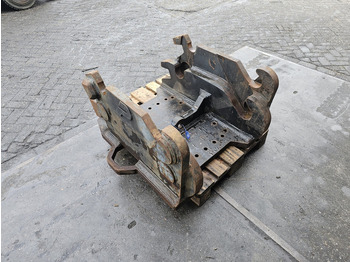 Quick coupler for Construction machinery kopplaat cw55s  cw45s demarec dubbele kopplaat cw45s cw55s demarec: picture 2