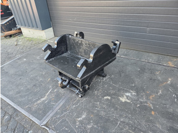 Quick coupler