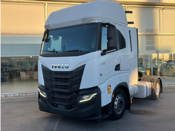 Tractor truck IVECO