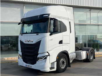 Tractor truck IVECO