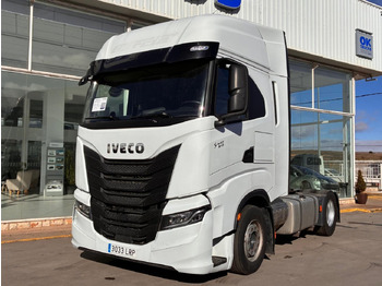 Tractor truck IVECO