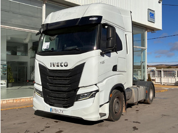 Tractor truck IVECO
