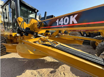 Grader CATERPILLAR 140H