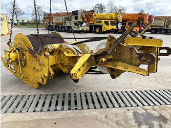 Truck mounted crane LIEBHERR