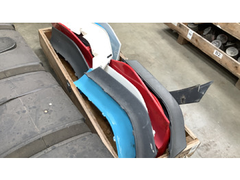 Construction equipment SMALL PALLET OF CAR PARTS: picture 5