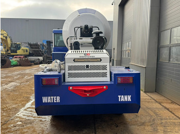 Concrete mixer truck Giga power GW5500 4x4 Self Loading Concrete Mixer: picture 4