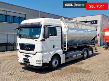 Tanker truck MAN TGX 26.440