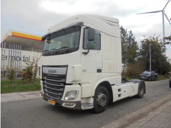 Tractor truck DAF XF 460